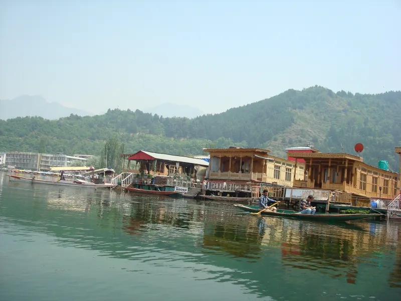 Houseboats and shikaras on Dal Lake, Srinagar