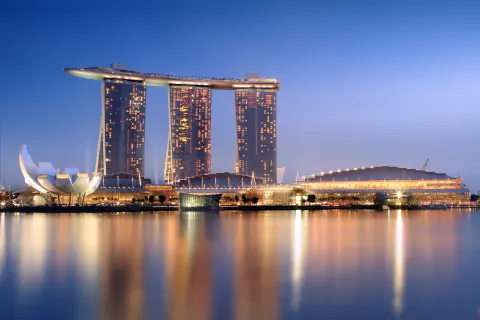 Marina Bay Sands and the Singapore waterfront at dusk